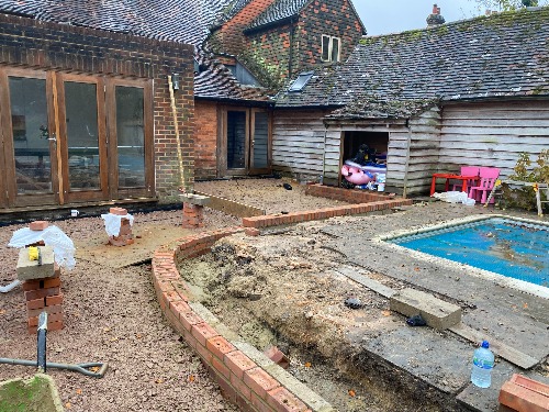 Drainage pipe network laid out before backfilling